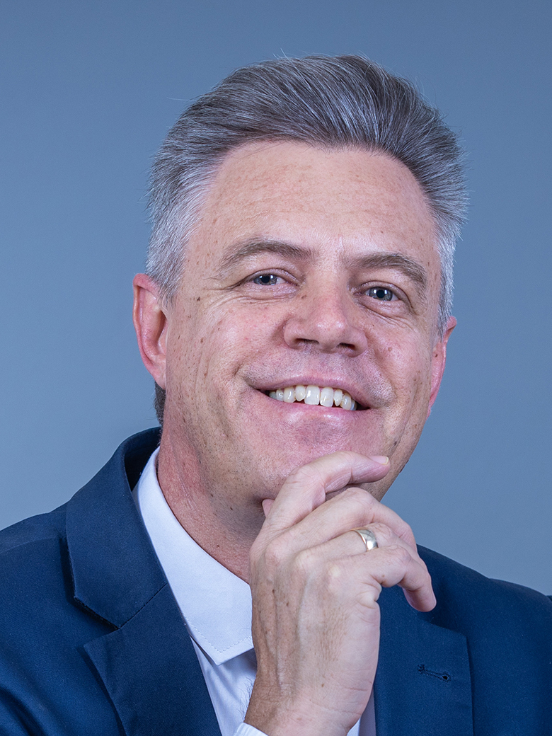 Prof R M Oosthuizen